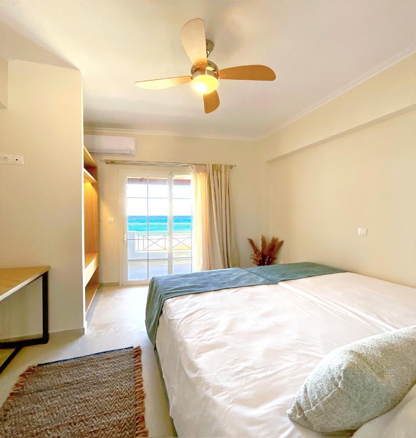 Beachfront 2-bed Luxury - Agios Gordios, Corfu, Greece Apartment *