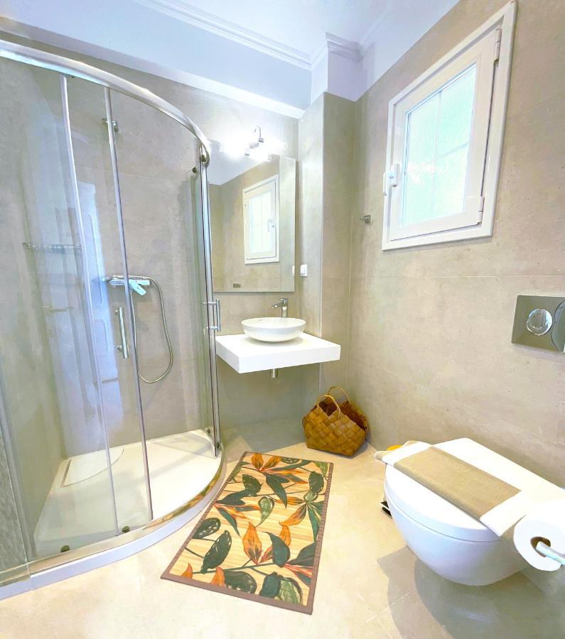 Apartment Beachfront 2-bed Luxury - Agios Gordios, Corfu, Greece *